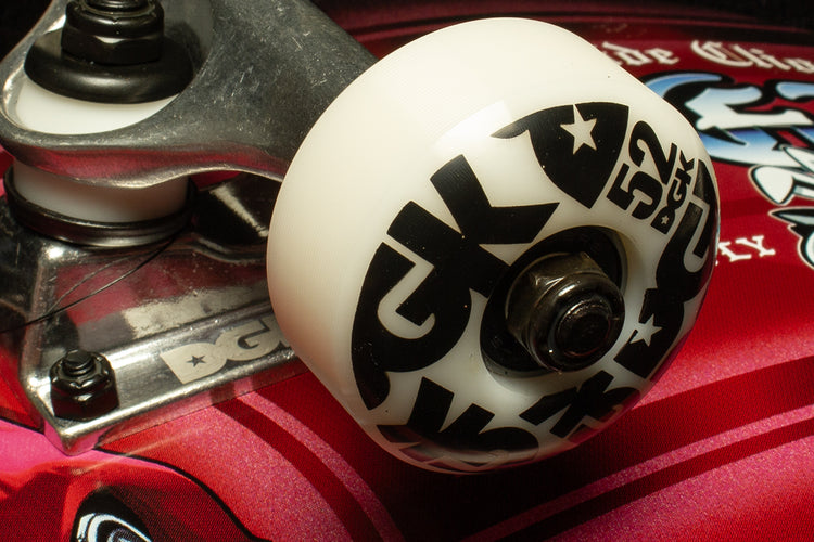 DGK - Coupe Complete Deck
Size : 8"
Wheels : 52mm - 100A
Griptape : Black