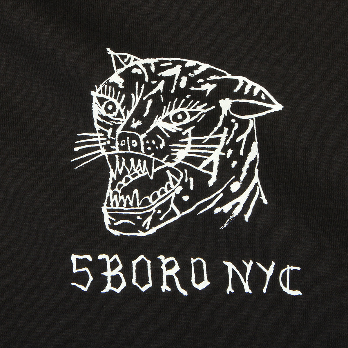 5Boro - Demon Cat T-Shirt
Color : Black / White