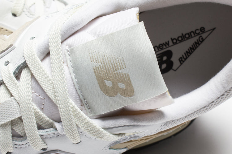 New Balance | 580 Style # MT580VTG Color : White / Timber Wolf
