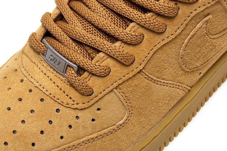 Nike SB - Air Force 1 SB
Style # HM8517-200
Color : Flax / Flax / Black / Gum Light Brown