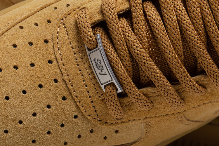 Nike SB - Air Force 1 SB
Style # HM8517-200
Color : Flax / Flax / Black / Gum Light Brown