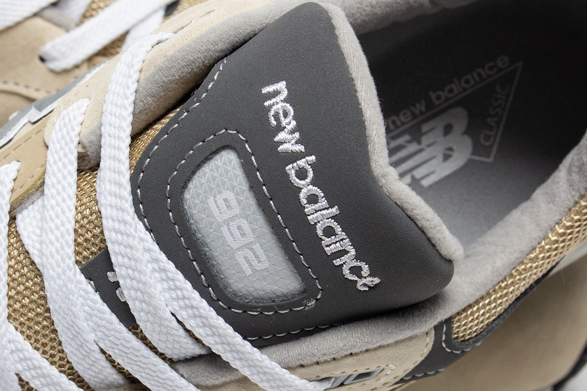 New Balance - 992
Style # U992TA
Color : Incense / White / Grey