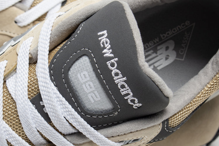 New Balance - 992
Style # U992TA
Color : Incense / White / Grey