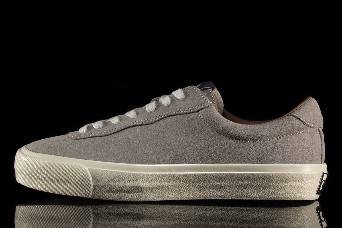 Last Resort AB | VM001 Suede Lo Color : Fog Grey / White