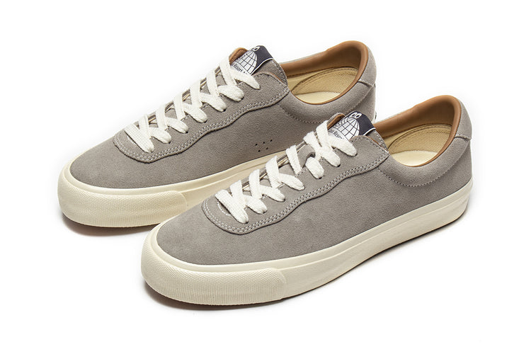 Last Resort AB | VM001 Suede Lo Color : Fog Grey / White