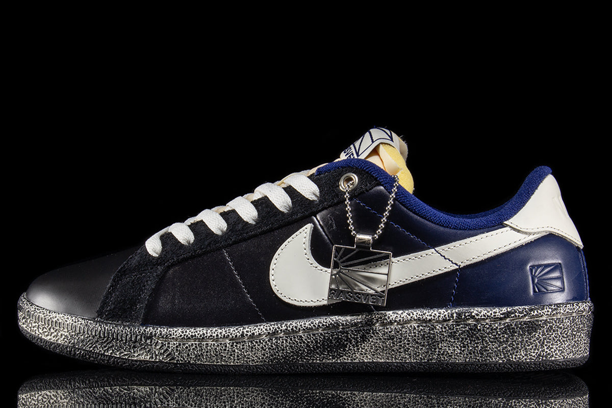 Nike SB - Zoom Tennis Classic x Rassvet
Style # IO9846-400
Color : Blue Void / Blue Void / Sail