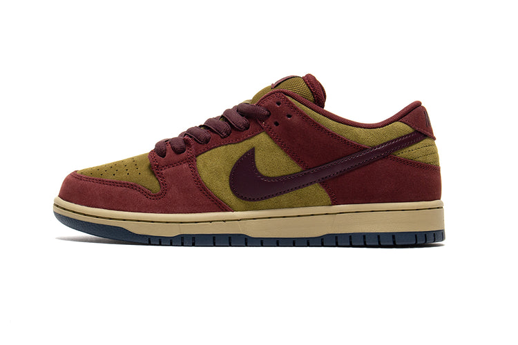 Nike - Dunk Low Pro
Style # HQ1625-600
Color : Dark Team Red / Burgundy Crush / Olive Flak
