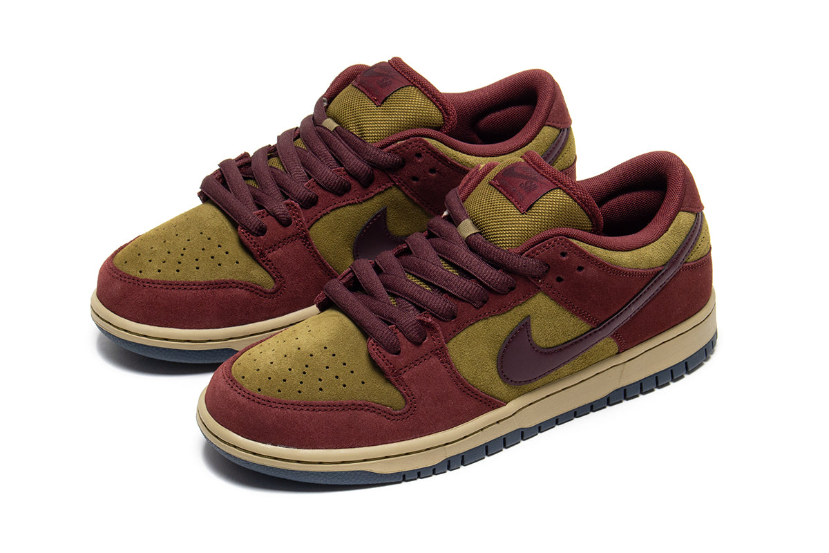 Nike - Dunk Low Pro
Style # HQ1625-600
Color : Dark Team Red / Burgundy Crush / Olive Flak