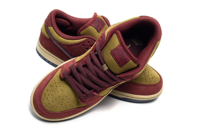 Nike - Dunk Low Pro
Style # HQ1625-600
Color : Dark Team Red / Burgundy Crush / Olive Flak