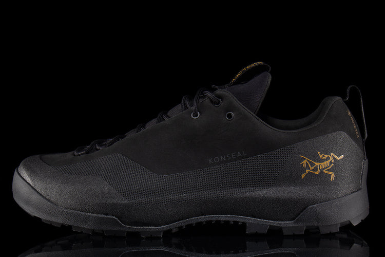 Arc'teryx - Konseal GTX
Color : Black / Black