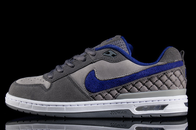 Nike SB - Paul Rodriguez Zoom Air Low
Style # IU7835-001
Color : Flint Grey / Deep Royal Blue / Flint Grey