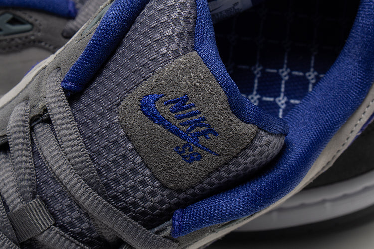 Nike SB - Paul Rodriguez Zoom Air Low
Style # IU7835-001
Color : Flint Grey / Deep Royal Blue / Flint Grey