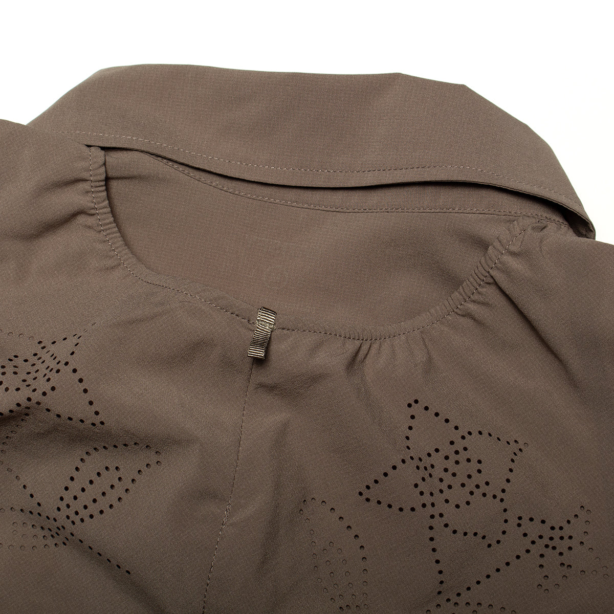 Satisfy - PeaceShell™ River S/S Shirt
Style # 11082-91016
Color : Falcon