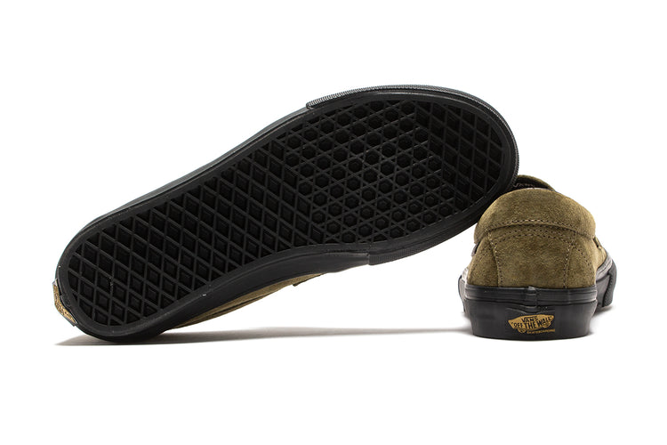 Vans | Skate Style 53 x Beatrice Domond Style # VN0A5HELDOL1 Color : Dark Olive / Black