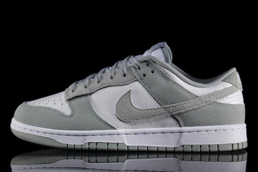 Nike | Dunk Low Retro Style # FQ8249-101 Color : White / Light Pumice