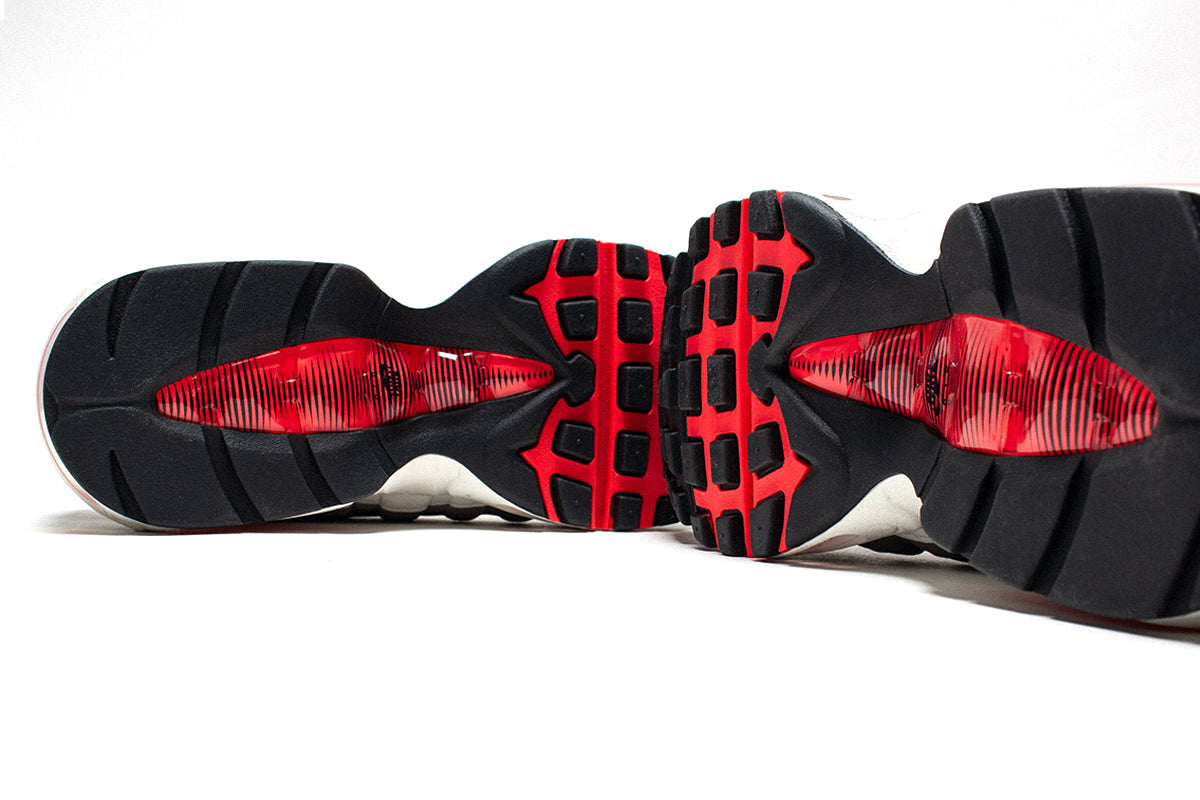 Nike - Air Max 95 Big Bubble
Style # IV6425-060
Color : Anthracite / Solar Red / LT Graphite
