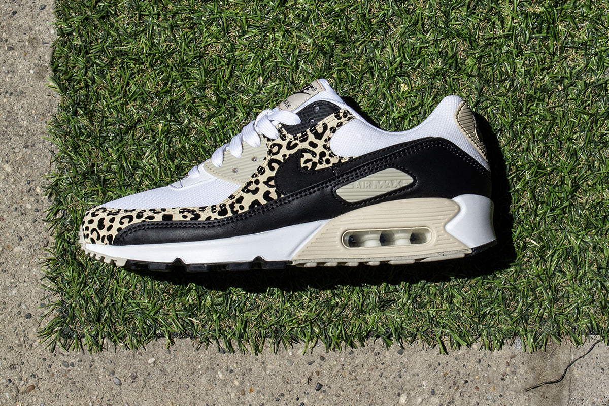 Nike - Women's Air Max 90
Style # IF1619-100
Color : White / Black / Sand Drift / Hemp