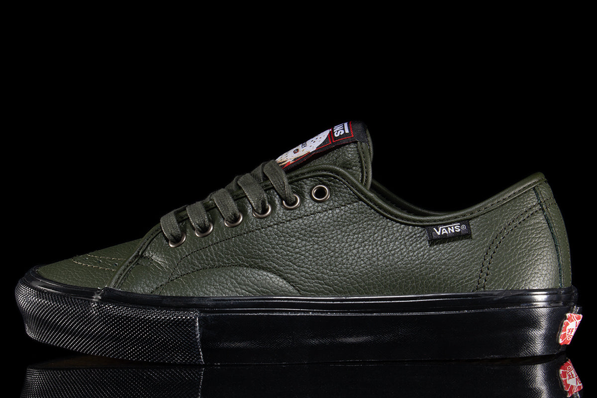 Vans - Ave Classic VCU x Hockey
Style # VN000Z972031
Color : Green / Black