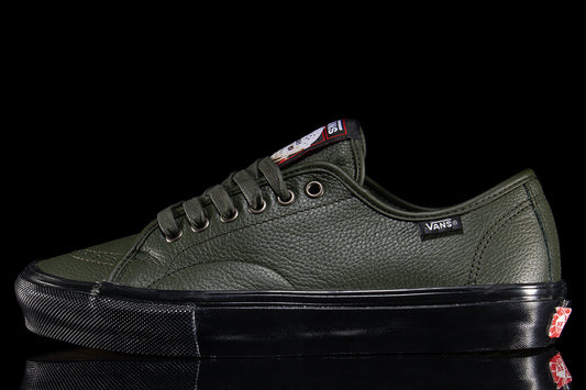 Vans - Ave Classic VCU x Hockey
Style # VN000Z972031
Color : Green / Black