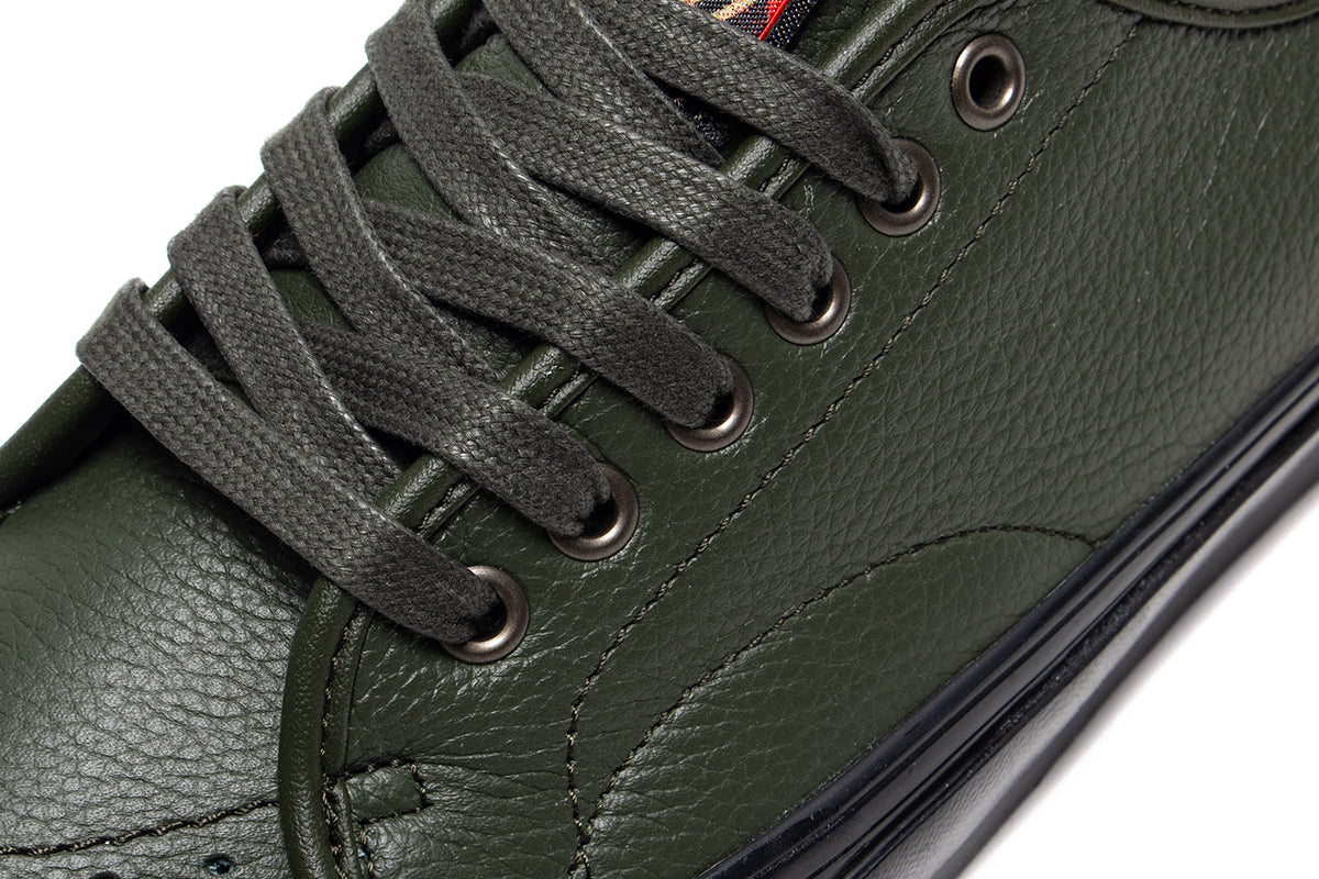 Vans - Ave Classic VCU x Hockey
Style # VN000Z972031
Color : Green / Black