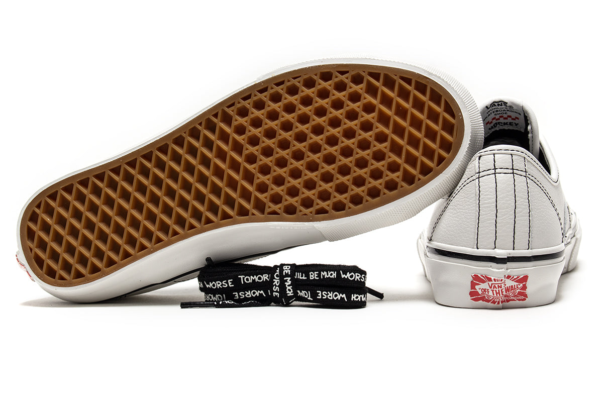 Vans - Ave Classic VCU x Hockey
Style # VN000Z97WHT1
Color : White