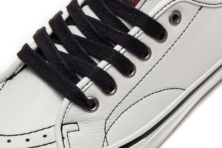Vans - Ave Classic VCU x Hockey
Style # VN000Z97WHT1
Color : White