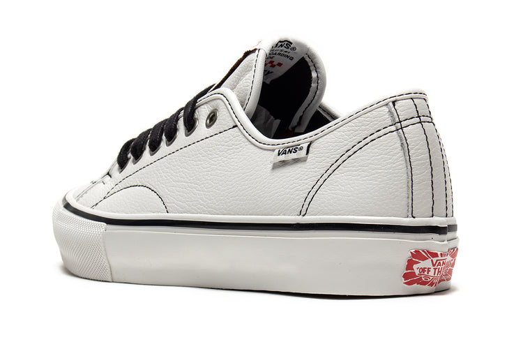 Vans - Ave Classic VCU x Hockey
Style # VN000Z97WHT1
Color : White