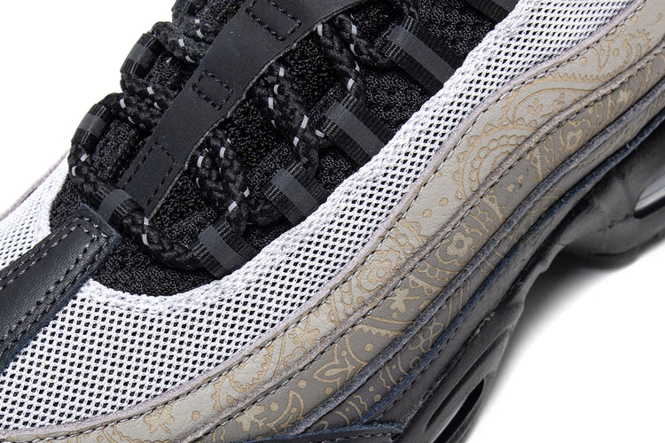 Nike - Air Max 95 Big Bubble
Style # IR0802-100
Color : White / Black / LT Graphite / LT Charcoal