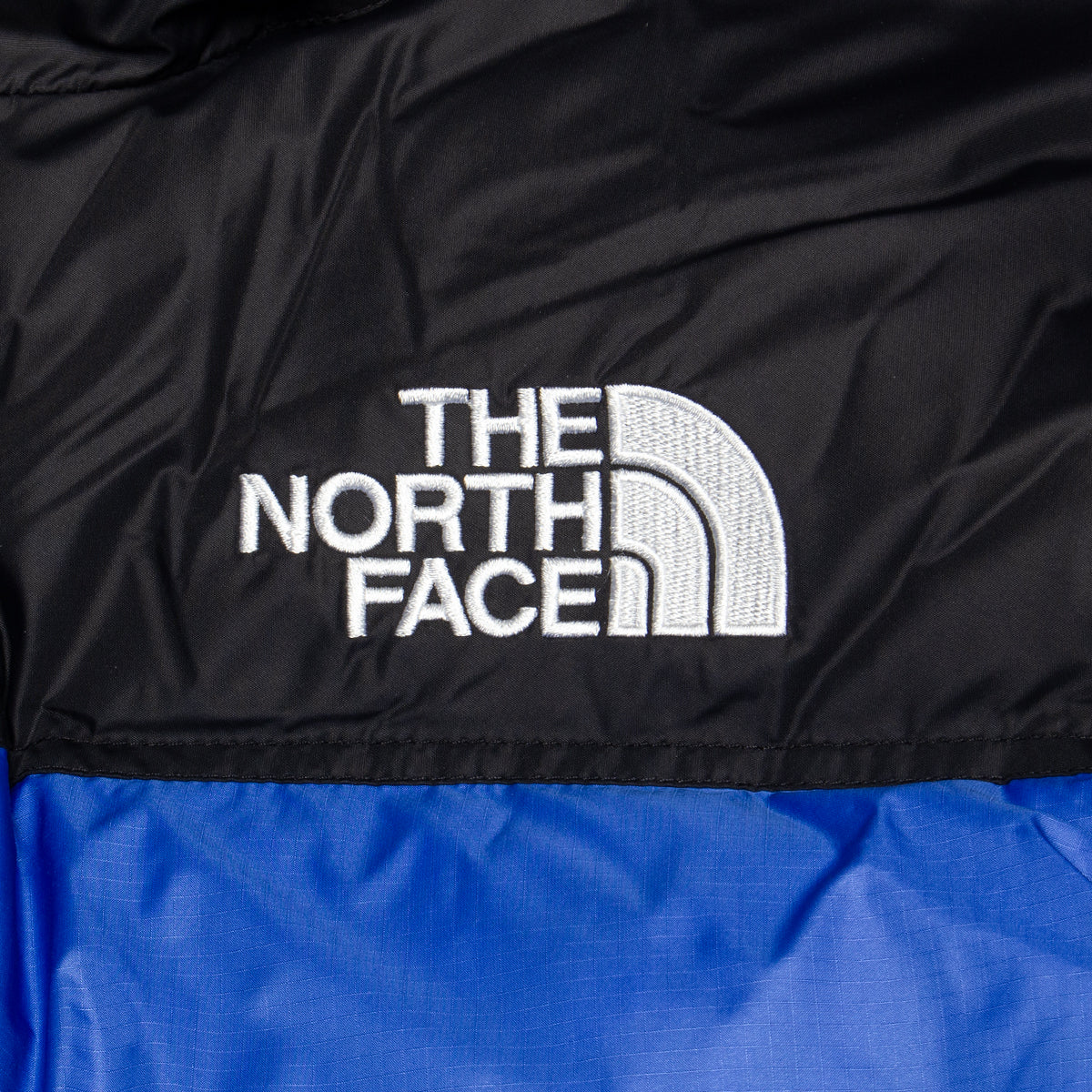The North Face - 1996 Retro Nuptse Jacket
Style # NF0A3C8DQS01
Color : Active Blue / TNF Black