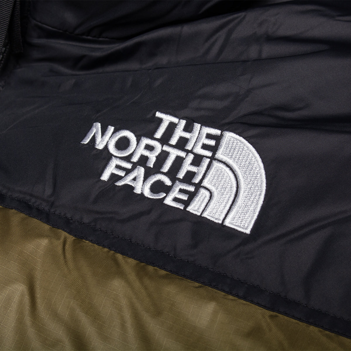 The North Face - 1996 Retro Nuptse Jacket
Style # NF0A3C8DRL51
Color : Caraway Seed / TNF Black