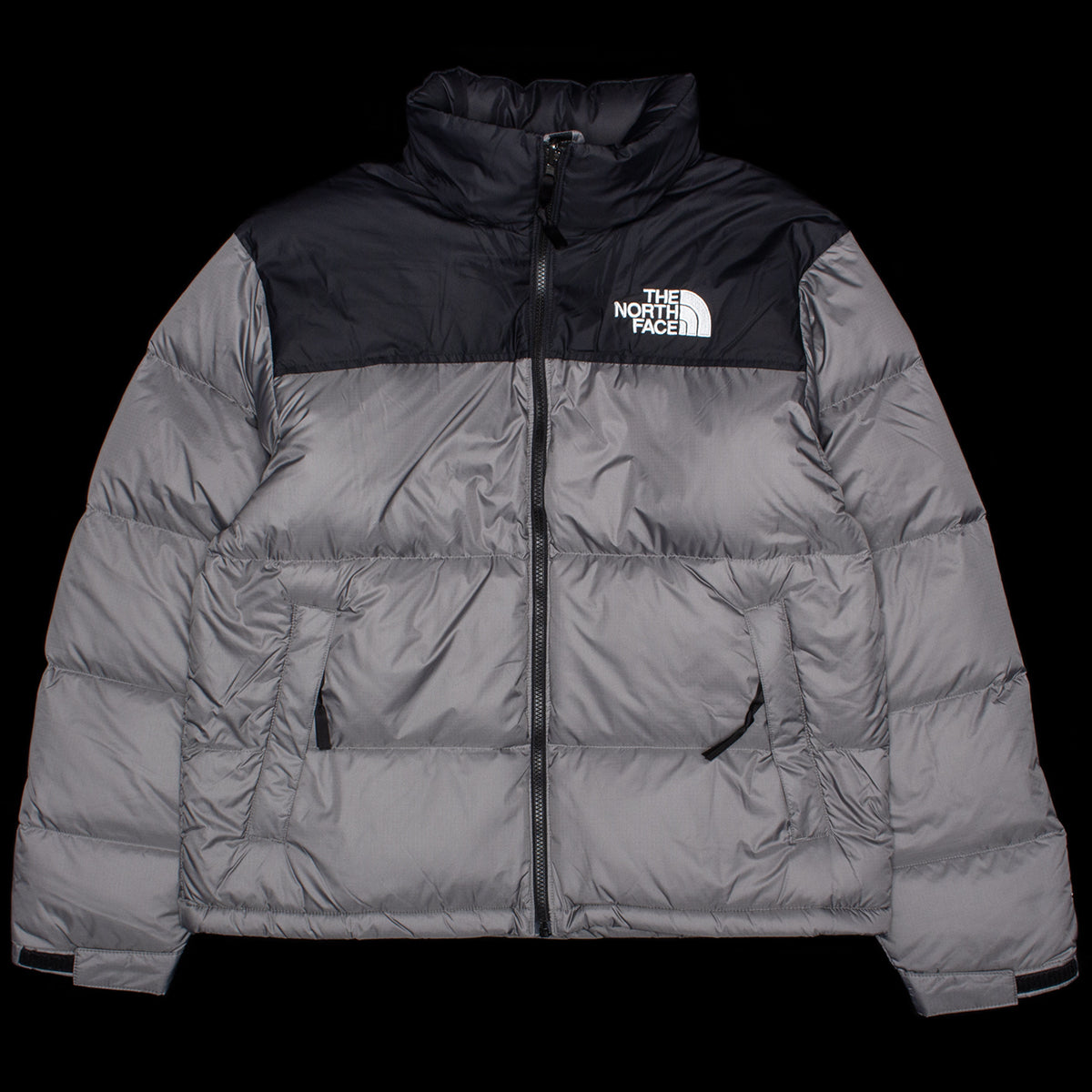 The North Face - 1996 Retro Nuptse Jacket
Style # NF0A3C8DRPI1
Color : Smoked Pearl / TNF Black