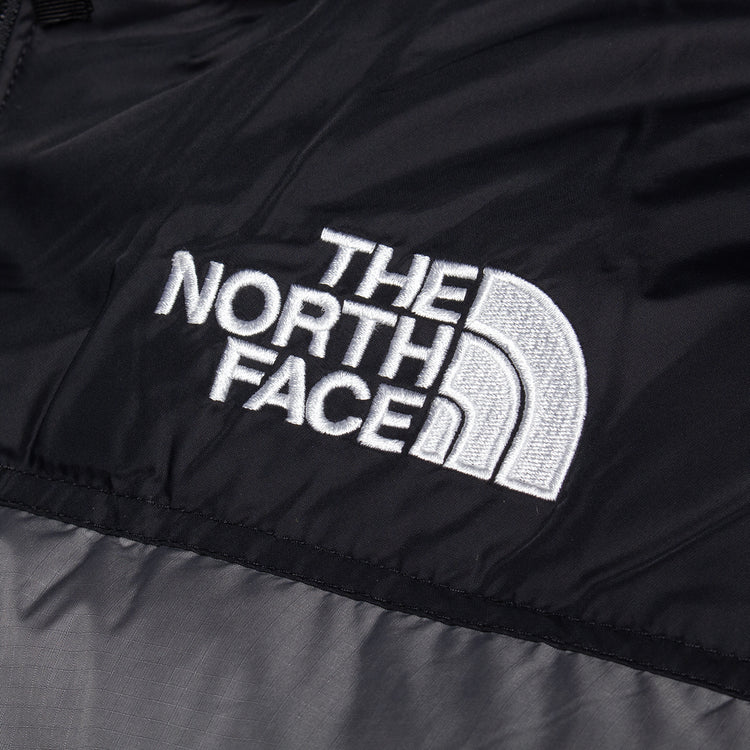 The North Face - 1996 Retro Nuptse Jacket
Style # NF0A3C8DRPI1
Color : Smoked Pearl / TNF Black