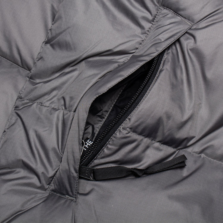 The North Face - 1996 Retro Nuptse Jacket
Style # NF0A3C8DRPI1
Color : Smoked Pearl / TNF Black