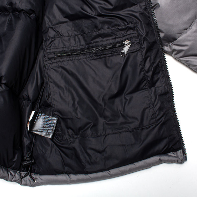 The North Face - 1996 Retro Nuptse Jacket
Style # NF0A3C8DRPI1
Color : Smoked Pearl / TNF Black