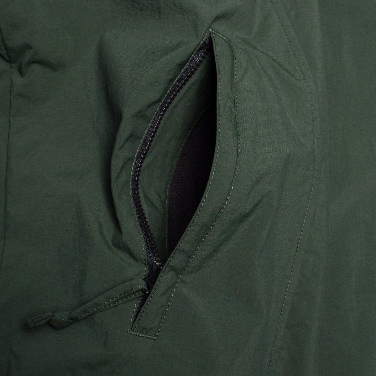The North Face - Red Box Nylon Fleece Lined Jacket
Style # NF0A8HDKNLW1
Color : Bottle Green