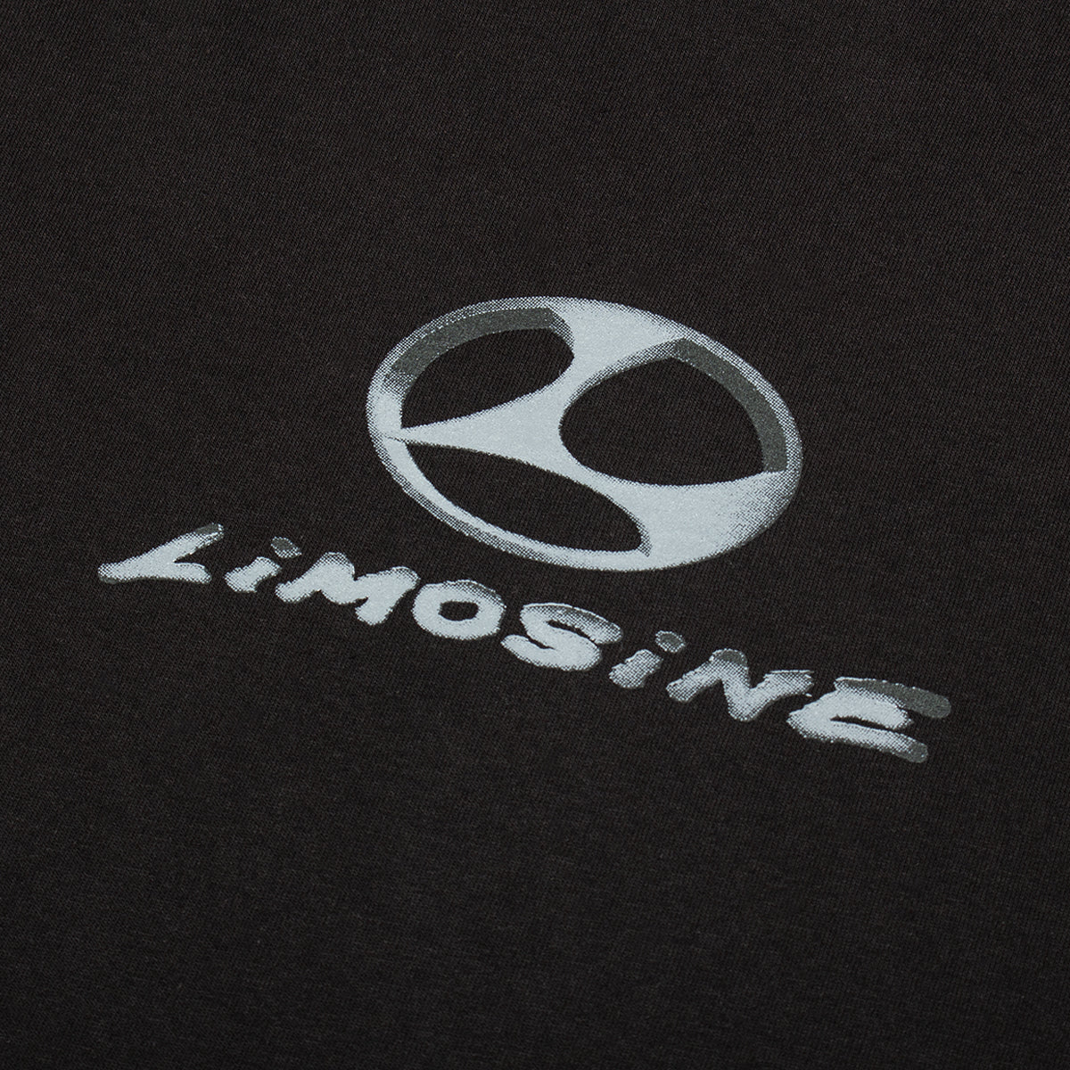 Limosine - Emblem T-Shirt
Color : Black