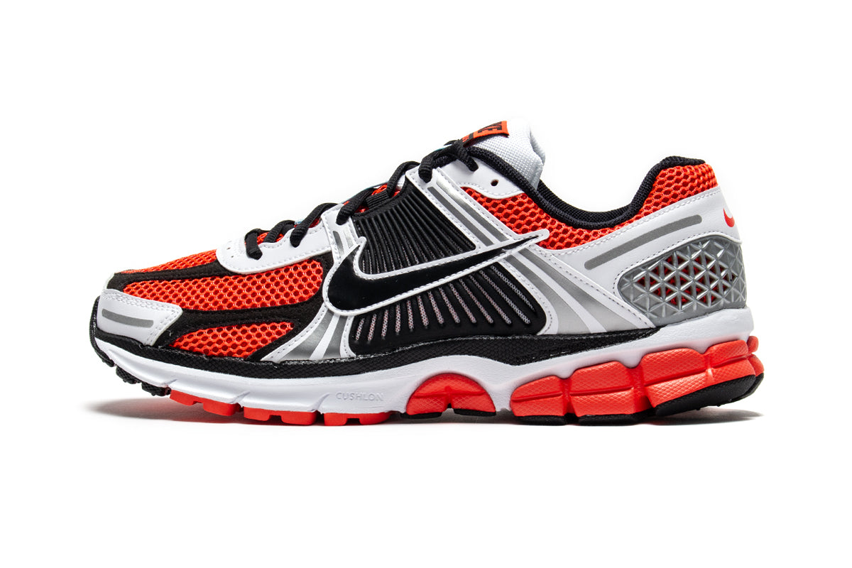 Nike | Zoom Vomero 5 SE Style # CZ8667-600 Color : Bright Crimson / Black / Glacier Ice