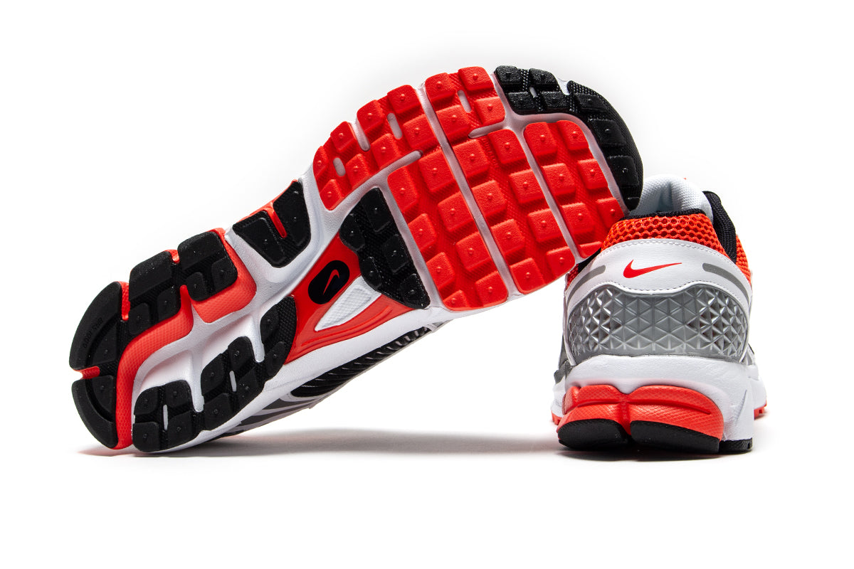 Nike | Zoom Vomero 5 SE Style # CZ8667-600 Color : Bright Crimson / Black / Glacier Ice