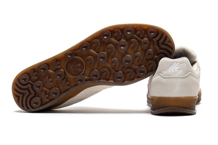 Adidas - Aloha Super
Style # JQ1043
Color : Alumina / Shadow Red / Gum