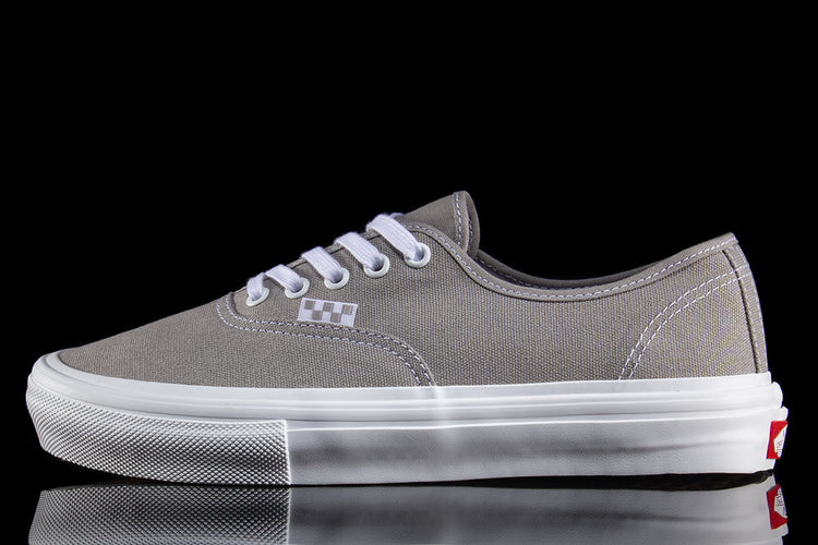 Vans - Skate Authentic
Style # VN0A5FC8KAQ1
Color : Wrapped Dizzle Grey / White