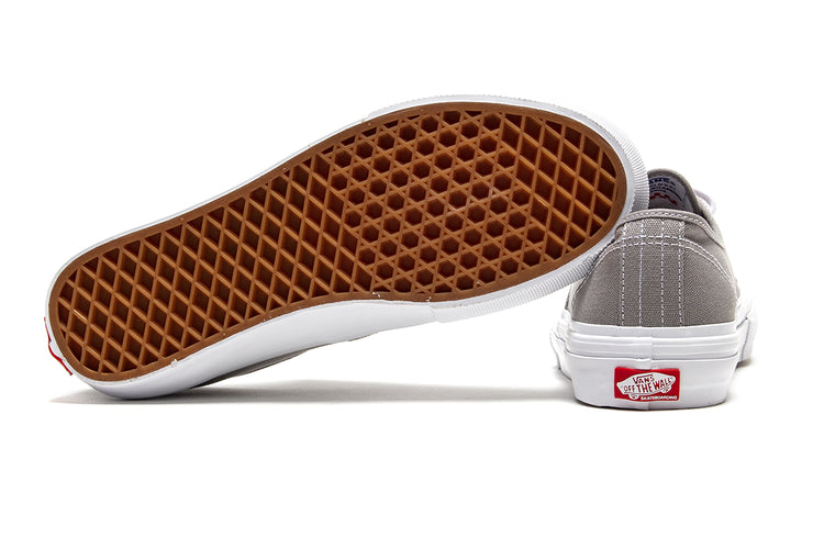 Vans - Skate Authentic
Style # VN0A5FC8KAQ1
Color : Wrapped Dizzle Grey / White