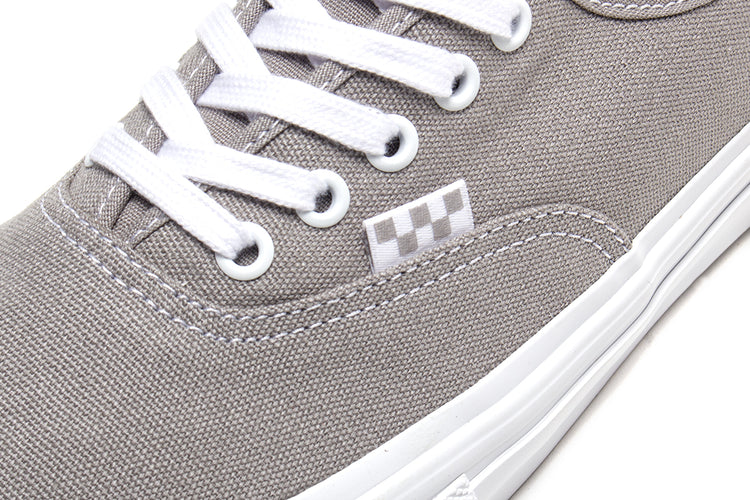 Vans - Skate Authentic
Style # VN0A5FC8KAQ1
Color : Wrapped Dizzle Grey / White