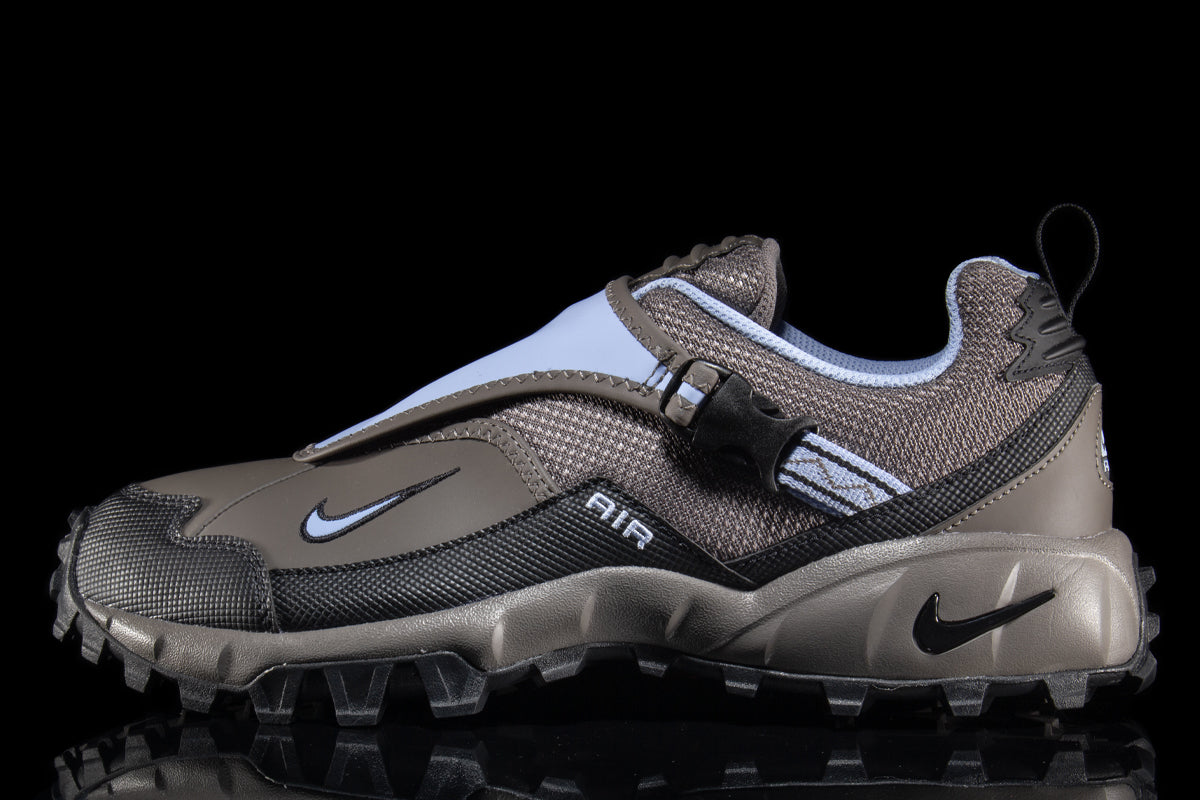 Nike - ACG Phassad
Style # HM7133-200
Color : Cave Stone / Aluminum / Black