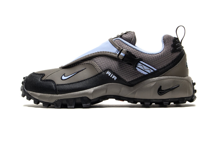 Nike - ACG Phassad
Style # HM7133-200
Color : Cave Stone / Aluminum / Black