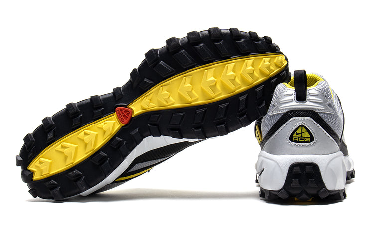 Nike - ACG Phassad
Style # HM7133-001
Color : Black / Yellow Zest / Metallic Silver