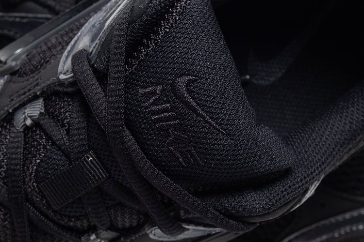 Nike - V5 RNR
Style # HJ5228-001
Color : Black