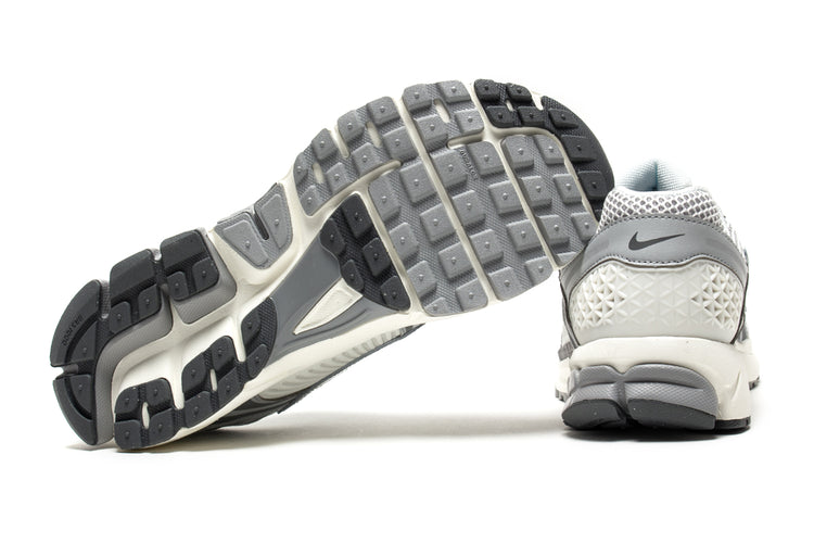 Nike - Zoom Vomero 5
Style # IM2219-121
Color : Summit White / Metallic Silver
