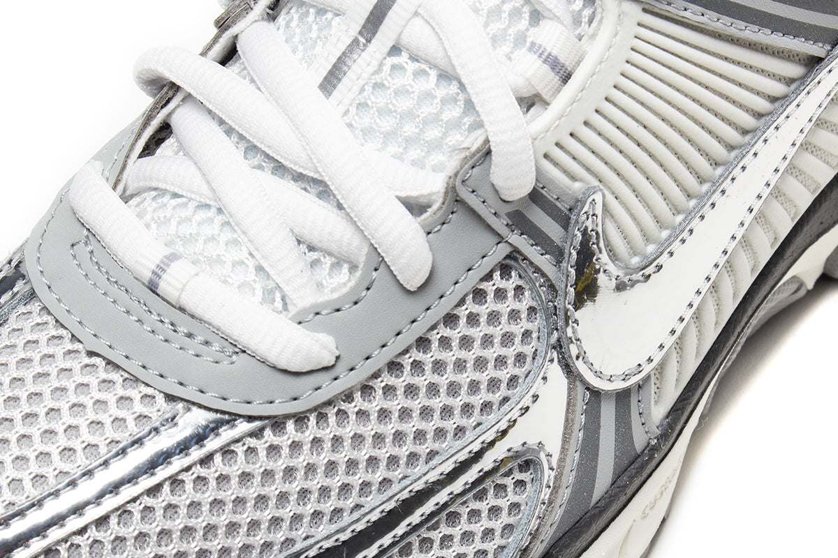 Nike - Zoom Vomero 5
Style # IM2219-121
Color : Summit White / Metallic Silver