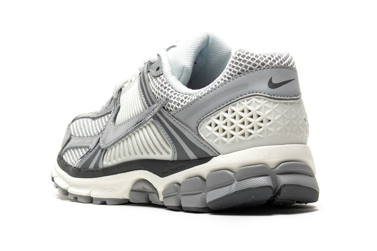 Nike - Zoom Vomero 5
Style # IM2219-121
Color : Summit White / Metallic Silver