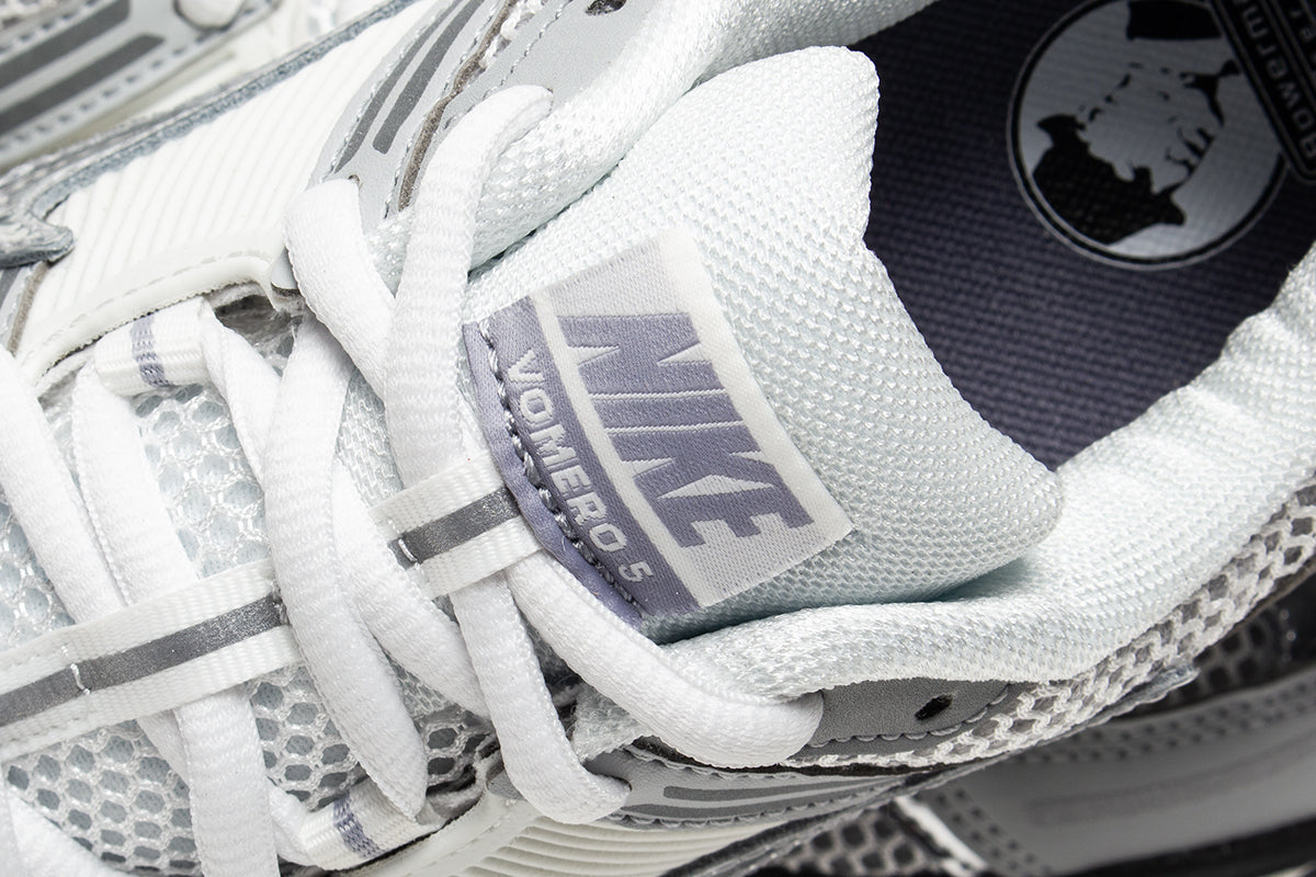 Nike - Zoom Vomero 5
Style # IM2219-121
Color : Summit White / Metallic Silver